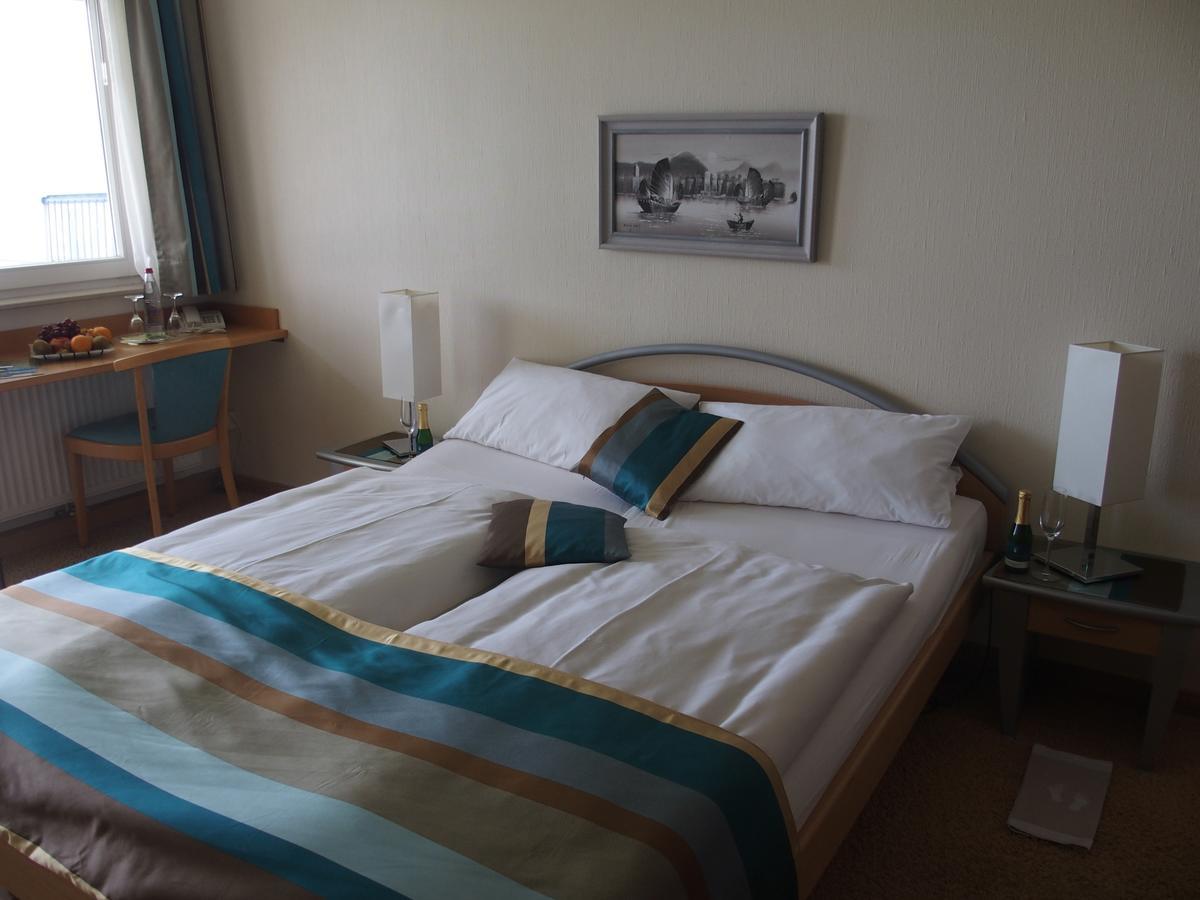 Hotel Pension Cafe Hasler Bodman-Ludwigshafen Bagian luar foto