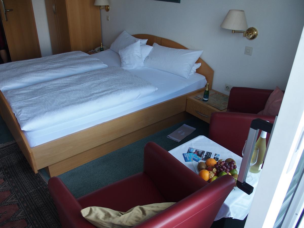 Hotel Pension Cafe Hasler Bodman-Ludwigshafen Bagian luar foto