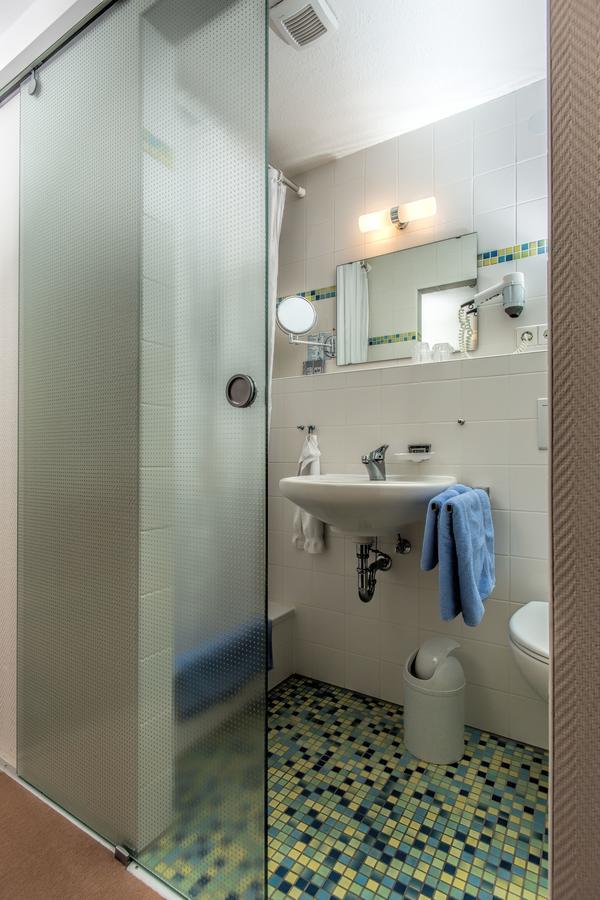 Hotel Pension Cafe Hasler Bodman-Ludwigshafen Bagian luar foto